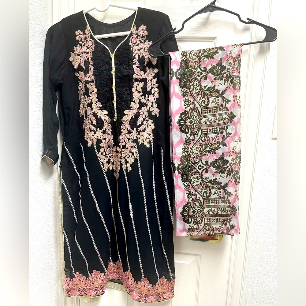 Black and Pink chiffon 2 piece chiffon Suit - Picture 1 of 1